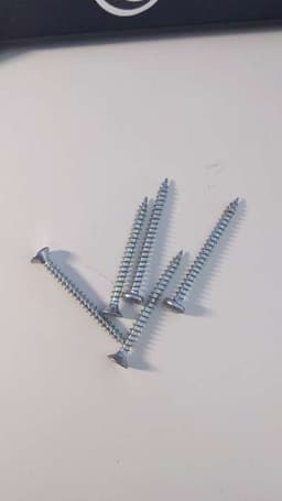 Metallskruvar, 5 st bild 1