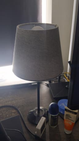 Bordslampa med grå skärm bild 2