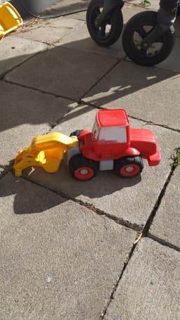 Leksakstraktor med skopa bild 2