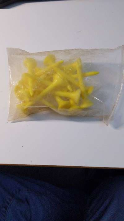 Gula plastgolfpeggar, 20-pack - sport-fritid till salu i Sävsjö