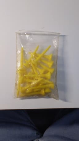 Gula golfpeggar i plast bild 2