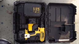 DeWalt Borrskruvdragare med laddare bild 1