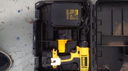 DeWalt Borrmaskin med laddare bild 2