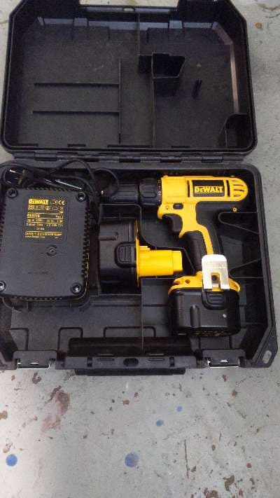 DeWalt Borrmaskin med laddare - 800 kr till salu i Sävsjö