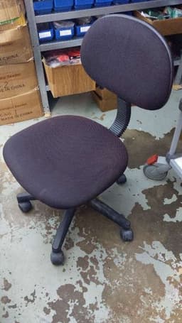Kontorsstol svart enkel modell bild 1